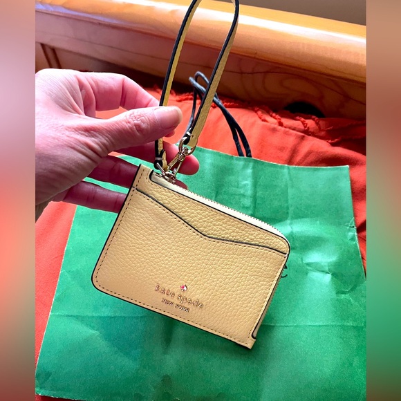 Brand new Kate Spade wristlet - Picture 1 of 3
